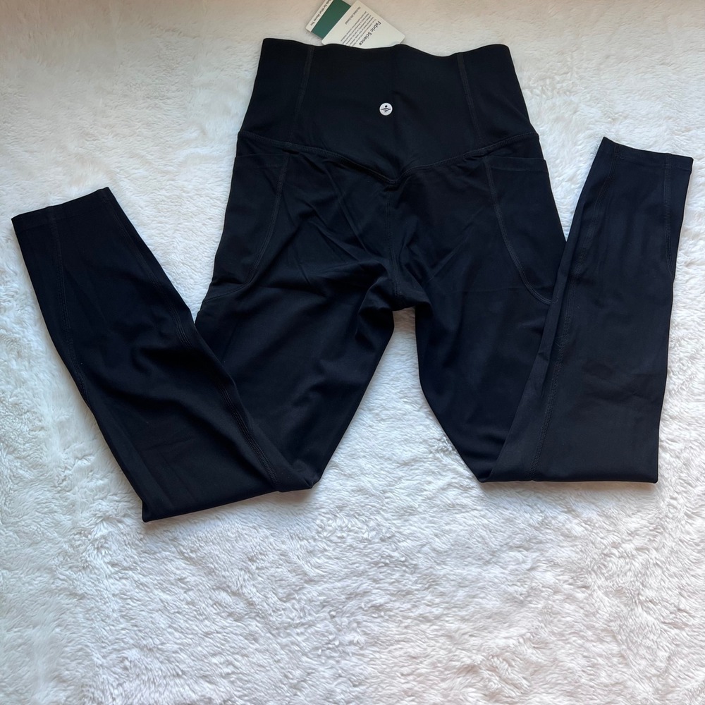 Halara Black High Waisted Crossover V-Waist 7/8 Leggings with Pockets XS NEW - Picture 5 of 14